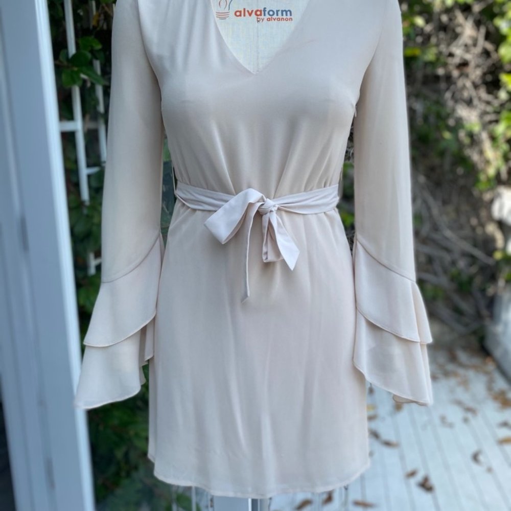 BEBE TIE WAIST RUFFLE SLEEVE DRESS